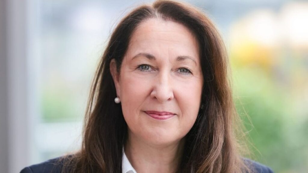 German Mayor-Elect Iris Stalzer stabbed outside her home in Herdecke, remains in critical condition. 1000123860 1024x576